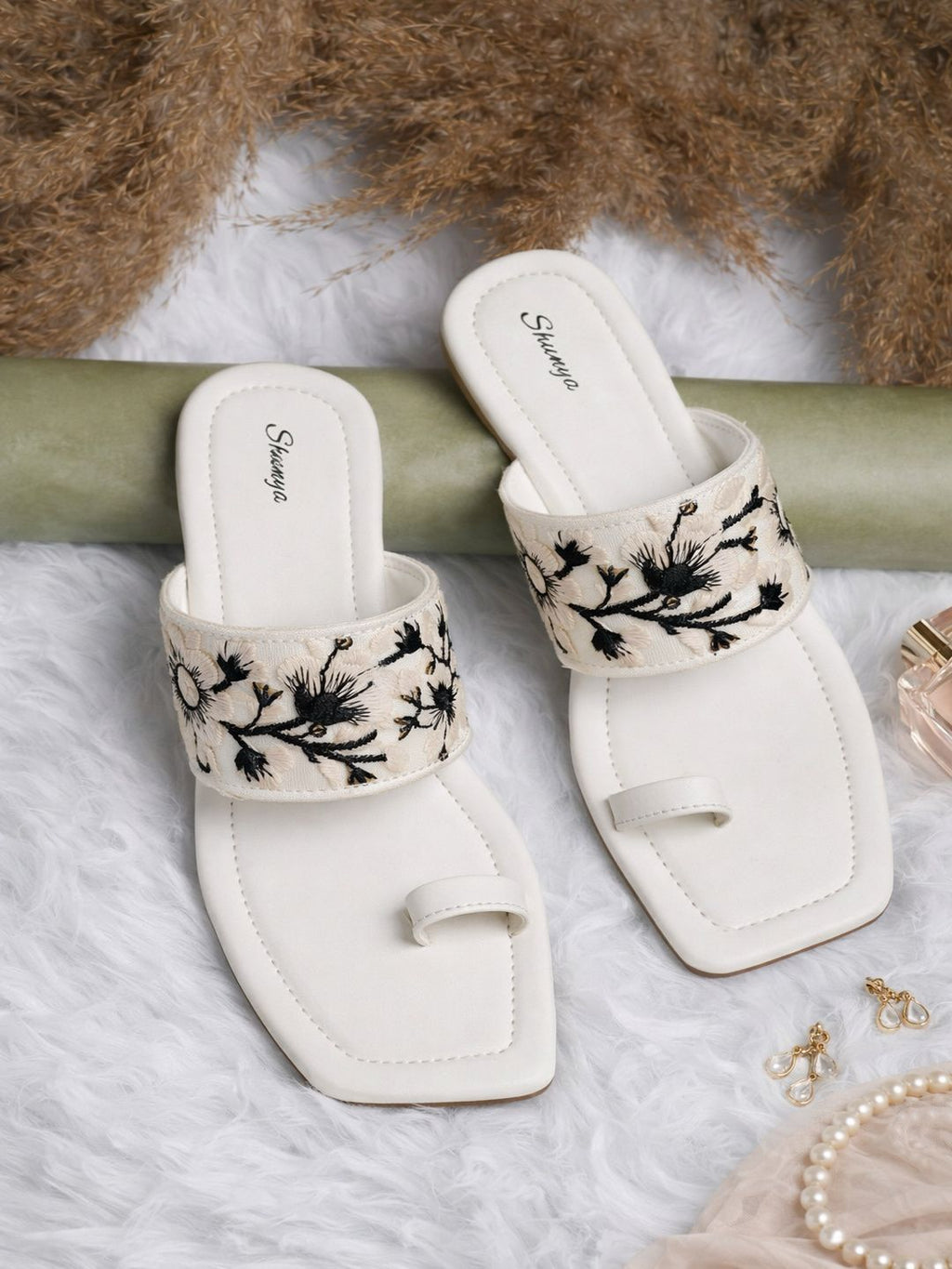 White Floral Embroidered Toe-Ring Flat Sandals