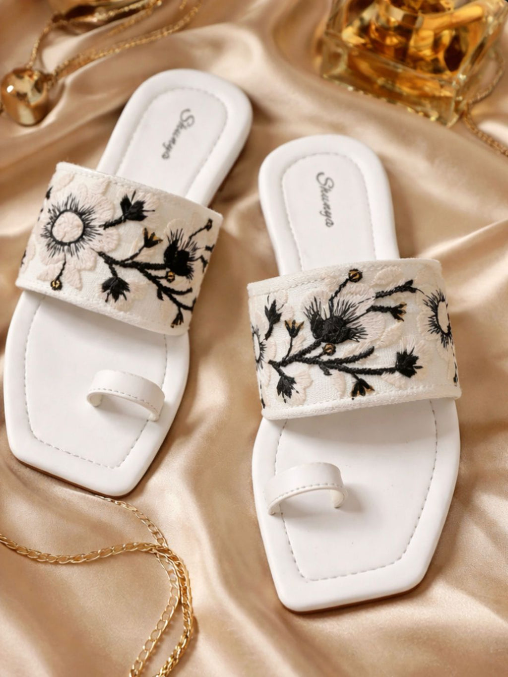 White Floral Embroidered Toe-Ring Flat Sandals
